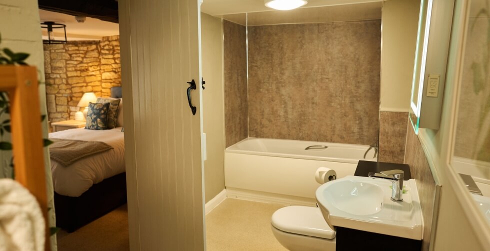 Robin Cottage bathroom